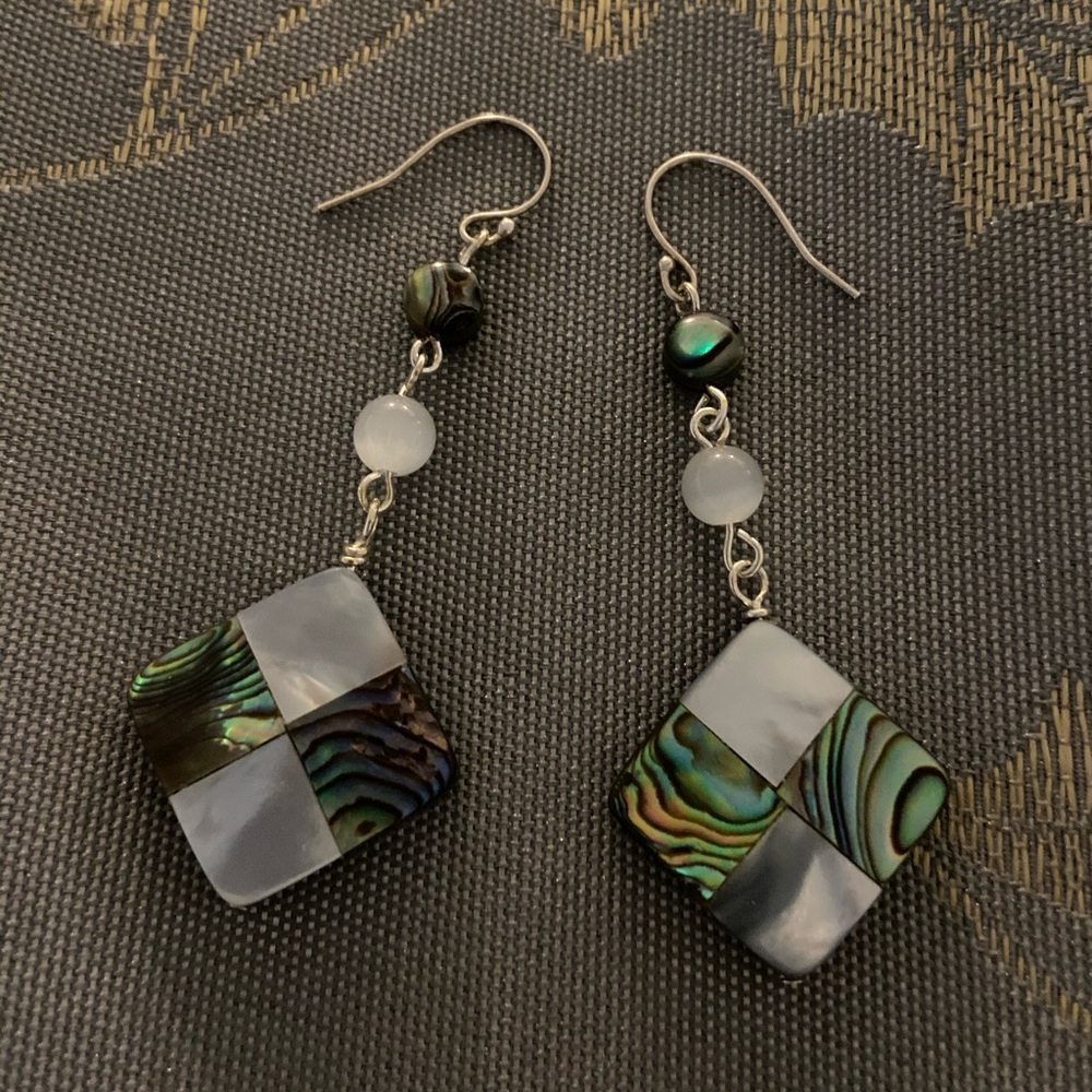 Abalone shell & Mother of pearl earrings.🆒🆕